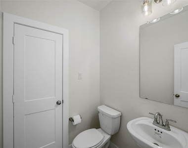 7115 Prairie Heights Drive - Photo Thumbnail 8