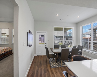 7115 Prairie Heights Drive - Photo Thumbnail 17