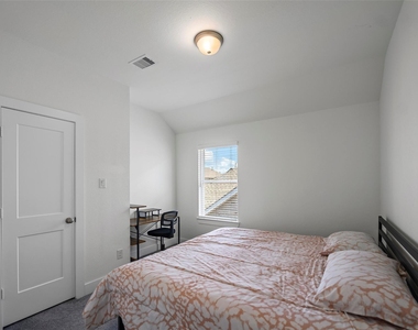 7115 Prairie Heights Drive - Photo Thumbnail 25