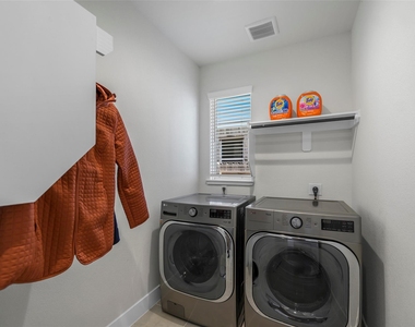 7115 Prairie Heights Drive - Photo Thumbnail 5