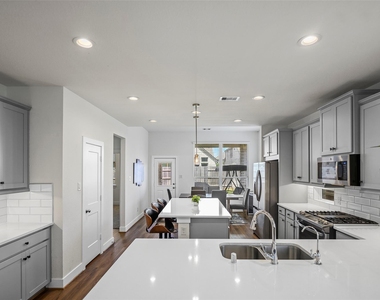 7115 Prairie Heights Drive - Photo Thumbnail 11