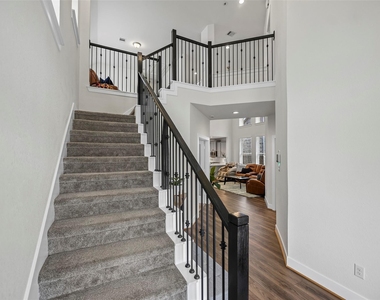 7115 Prairie Heights Drive - Photo Thumbnail 18
