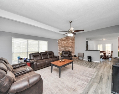 11031 Kirkmead Drive - Photo Thumbnail 4