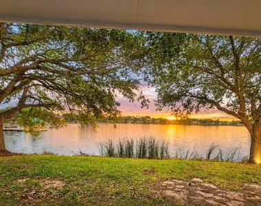 4018 Crystal Lake Circle N - Photo Thumbnail 31