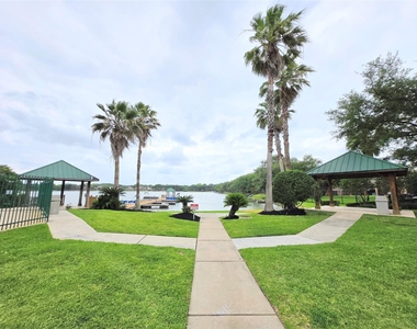 4018 Crystal Lake Circle N - Photo Thumbnail 37