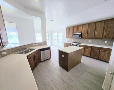 4018 Crystal Lake Circle N - Photo Thumbnail 13