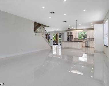 8271 Laurel Lakes Way - Photo Thumbnail 16