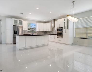 8271 Laurel Lakes Way - Photo Thumbnail 9