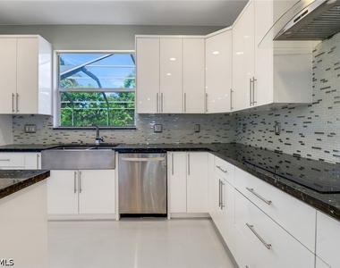 8271 Laurel Lakes Way - Photo Thumbnail 10