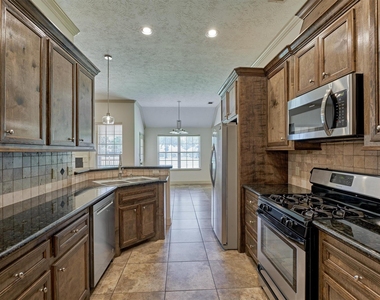 13511 Summer Hill Drive - Photo Thumbnail 16