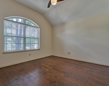 13511 Summer Hill Drive - Photo Thumbnail 4