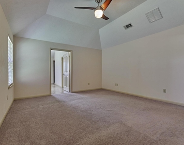 13511 Summer Hill Drive - Photo Thumbnail 7