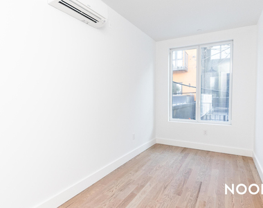 98 Moore Street - Photo Thumbnail 1
