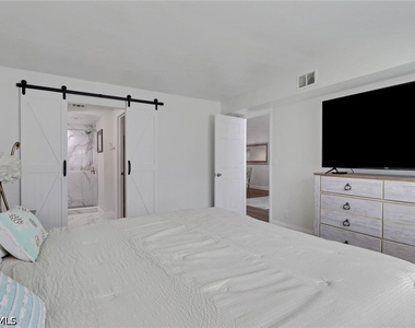 4001 Ice Castle Way - Photo Thumbnail 12