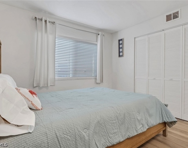 4001 Ice Castle Way - Photo Thumbnail 15