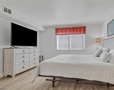 4001 Ice Castle Way - Photo Thumbnail 11