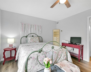 1500 Bay Area Boulevard - Photo Thumbnail 12