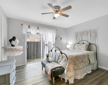 1500 Bay Area Boulevard - Photo Thumbnail 11
