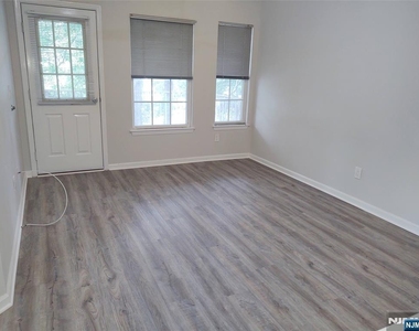 5912 Tudor - Photo Thumbnail 9
