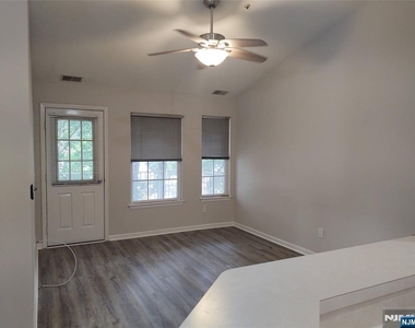 5912 Tudor - Photo Thumbnail 7