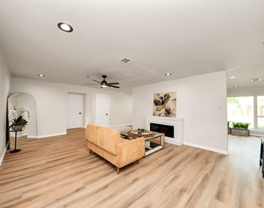 2407 Crestdale Dr - Photo Thumbnail 16