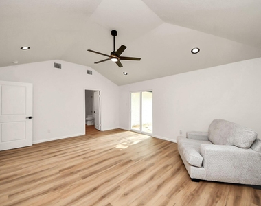 2407 Crestdale Dr - Photo Thumbnail 21
