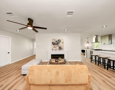 2407 Crestdale Dr - Photo Thumbnail 15