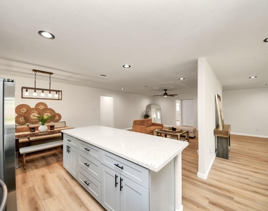 2407 Crestdale Dr - Photo Thumbnail 13