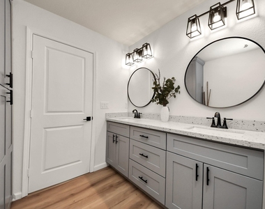 2407 Crestdale Dr - Photo Thumbnail 25