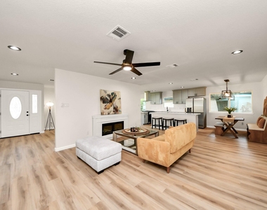 2407 Crestdale Dr - Photo Thumbnail 18