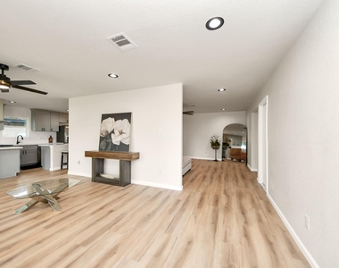 2407 Crestdale Dr - Photo Thumbnail 1
