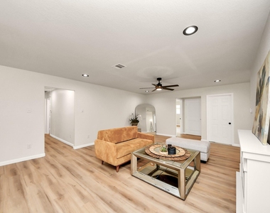 2407 Crestdale Dr - Photo Thumbnail 17