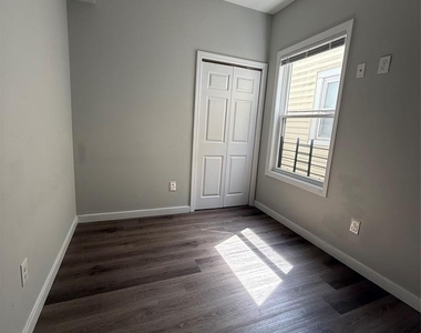 340 Hamilton - Photo Thumbnail 4