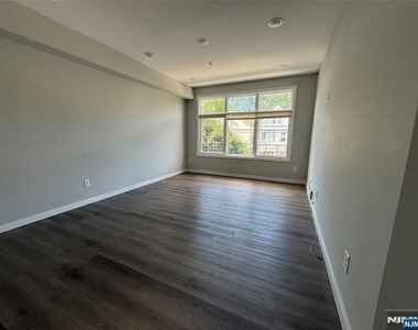 340 Hamilton - Photo Thumbnail 9
