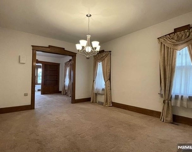 188 Laurel - Photo Thumbnail 5