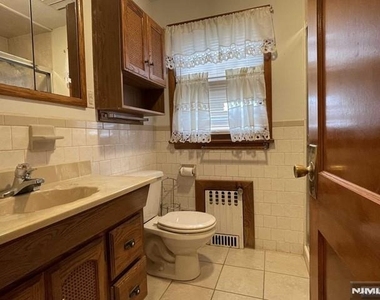 188 Laurel - Photo Thumbnail 9