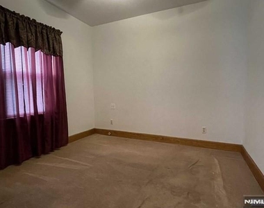 188 Laurel - Photo Thumbnail 10