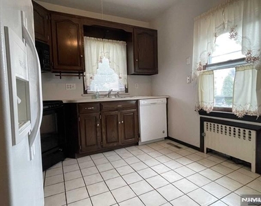 188 Laurel - Photo Thumbnail 6