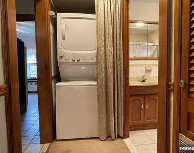 188 Laurel - Photo Thumbnail 8