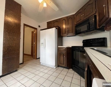 188 Laurel - Photo Thumbnail 7