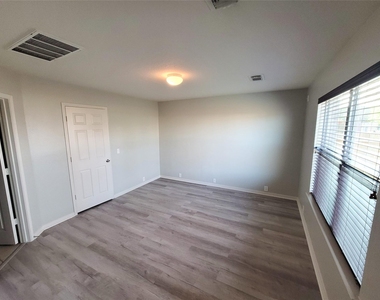 603 Cypresswood Ridge - Photo Thumbnail 4