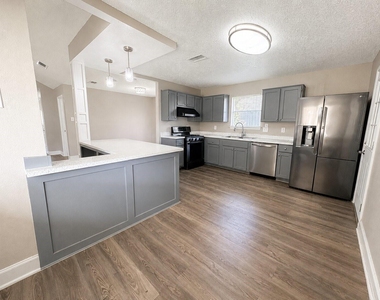10806 Parkland Woods Drive - Photo Thumbnail 4