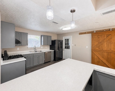 10806 Parkland Woods Drive - Photo Thumbnail 3