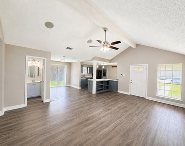 10806 Parkland Woods Drive - Photo Thumbnail 2