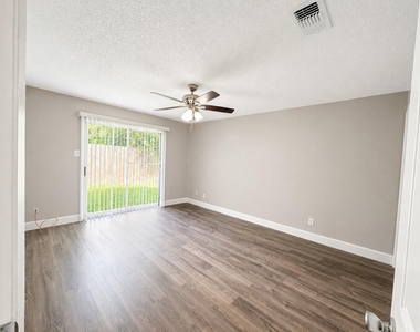 10806 Parkland Woods Drive - Photo Thumbnail 6