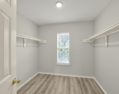 750 Redwing Park Drive - Photo Thumbnail 17
