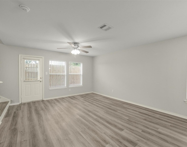 750 Redwing Park Drive - Photo Thumbnail 6