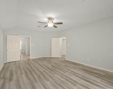 750 Redwing Park Drive - Photo Thumbnail 5