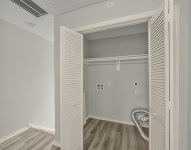750 Redwing Park Drive - Photo Thumbnail 20
