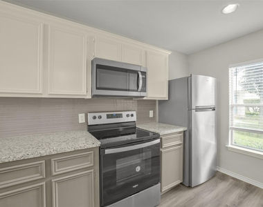 750 Redwing Park Drive - Photo Thumbnail 11